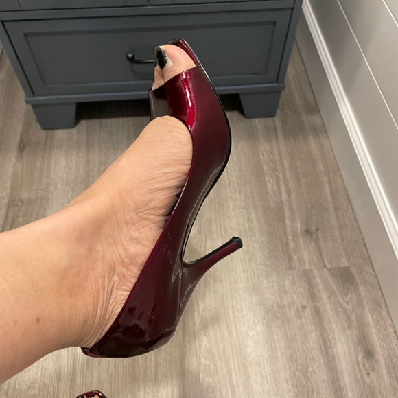BCBGeneration cherry red open toe heel - Picture 5 of 6